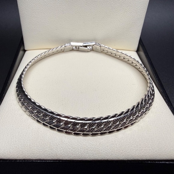 Unbranded Jewelry - Vintage Textured Silver Tone Woven Link Bracelet Braided Chain Fold Over Clasp